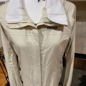 Marmot jacket. Size SP, creme color